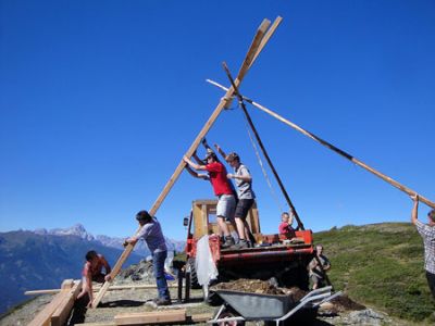 Fronstadler Almkreuz neu errichtet