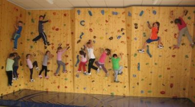 Spaß am Bouldern/Klettern - Kindergarten Strassen