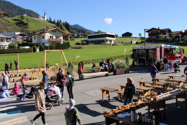 Kinder eröffneten neuen Spielplatz