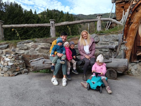 Tagesmutter Christine Bergmann mit ihrem Tageskind, Mag. Sabine Weiler